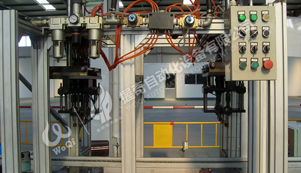 自動擰緊缸蓋螺絲工位