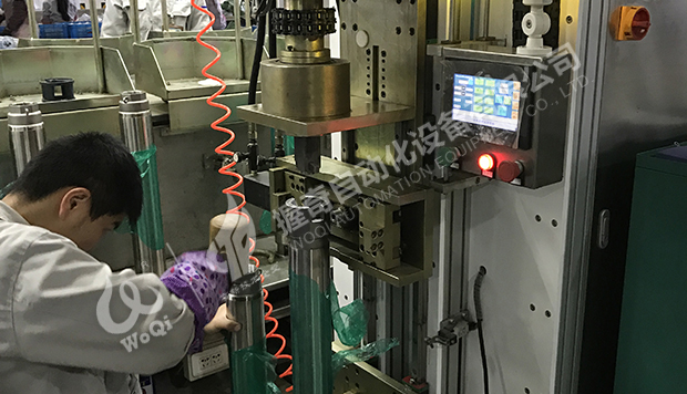 深井泵進(jìn)出水節(jié)擰緊機(jī)