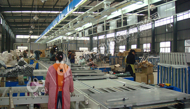 托盤式大跑裝配工位