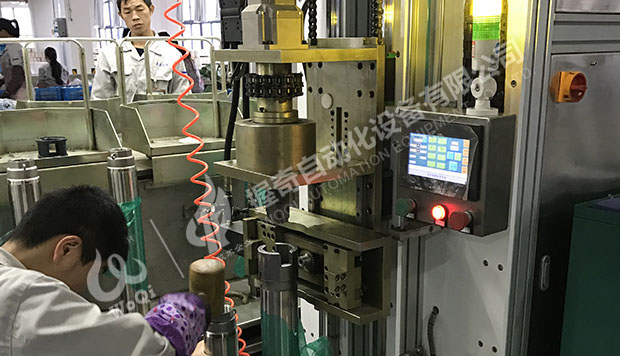 深井泵雙頭進出水節擰緊機