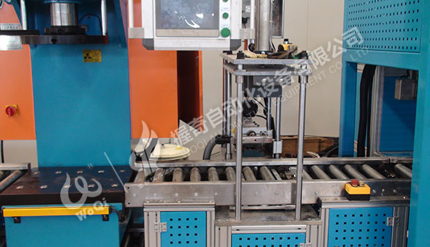 定子入殼壓裝、自動(dòng)鉆頂絲孔、自動(dòng)吸鐵屑機(jī)構(gòu)